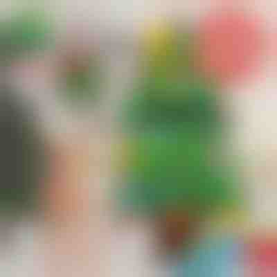 Χριστουγεννιάτικο δέντρο από τσόχα με στολίδια | FELTPINETREE